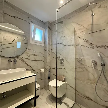 Roula's House On The * İskados