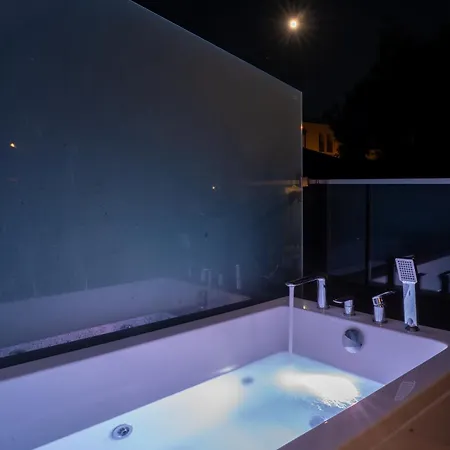 Roula's House On The * İskados