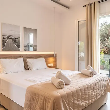 Daire Roula's House On The *