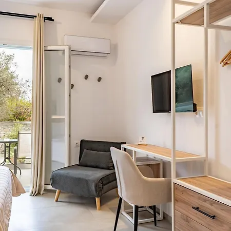 Roula's House On The * İskados