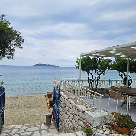 Апартаменты Roula's House On The *