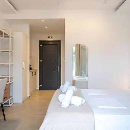 Апартаменты Roula's House On The